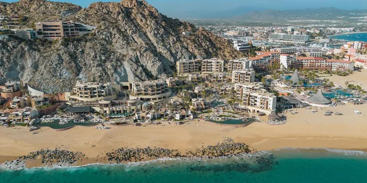 Waldorf Astoria Los Cabos Pedregal: el portal tallado en la montaña